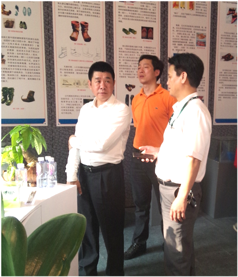 晉江市副市長(zhǎng)王茂泉參觀.png